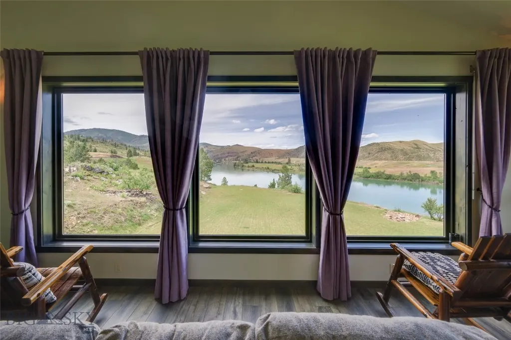 9701 Mt Highway 200 Dixon MT 59831