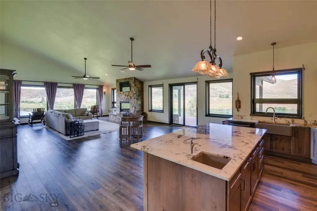 9701 Mt Highway 200 Dixon MT 59831