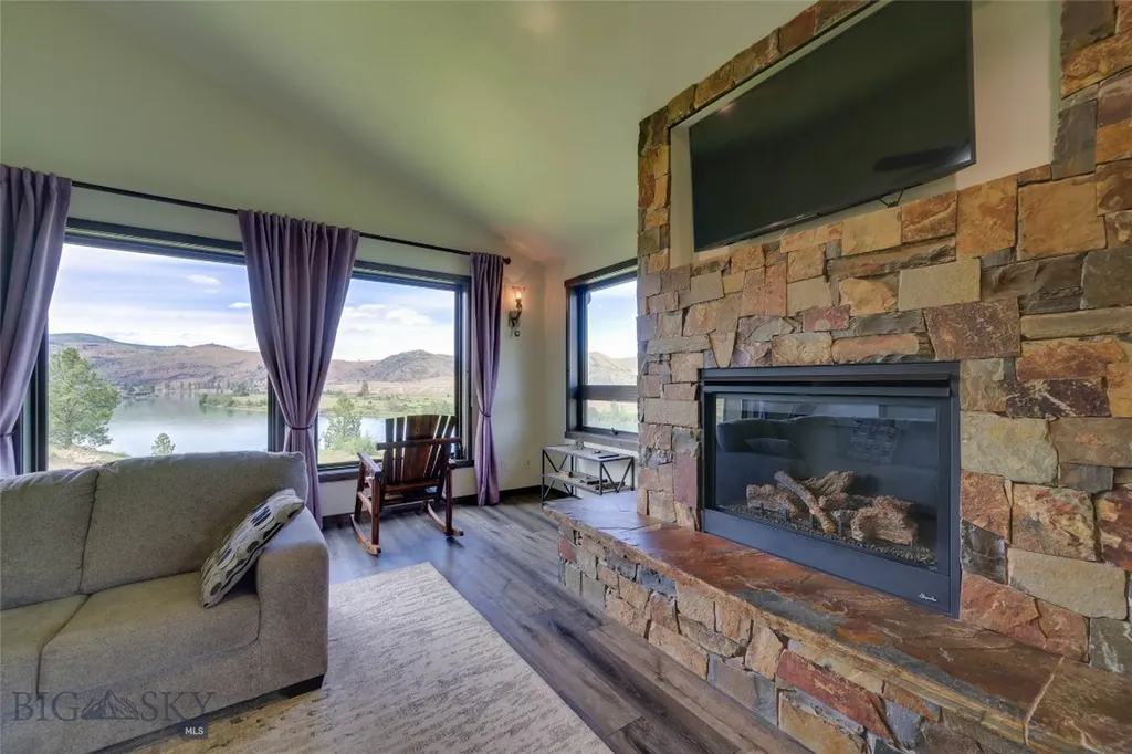 9701 Mt Highway 200 Dixon MT 59831