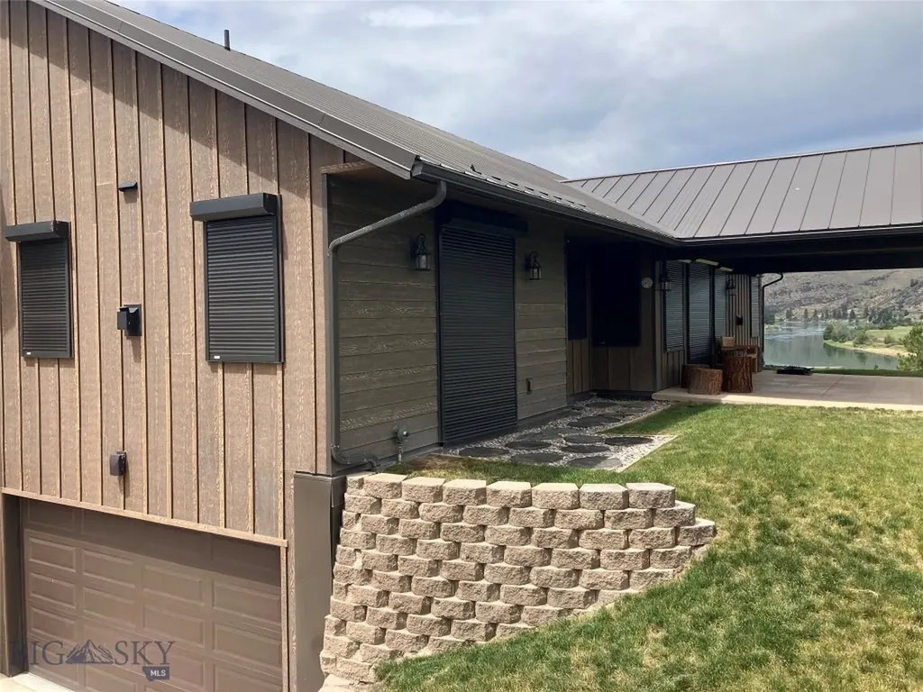 9701 Mt Highway 200 Dixon MT 59831