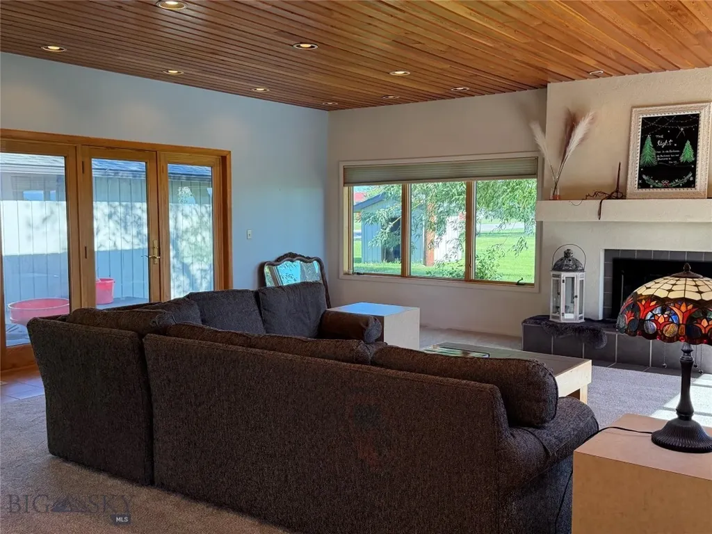 608 2nd Street Valier MT 59486