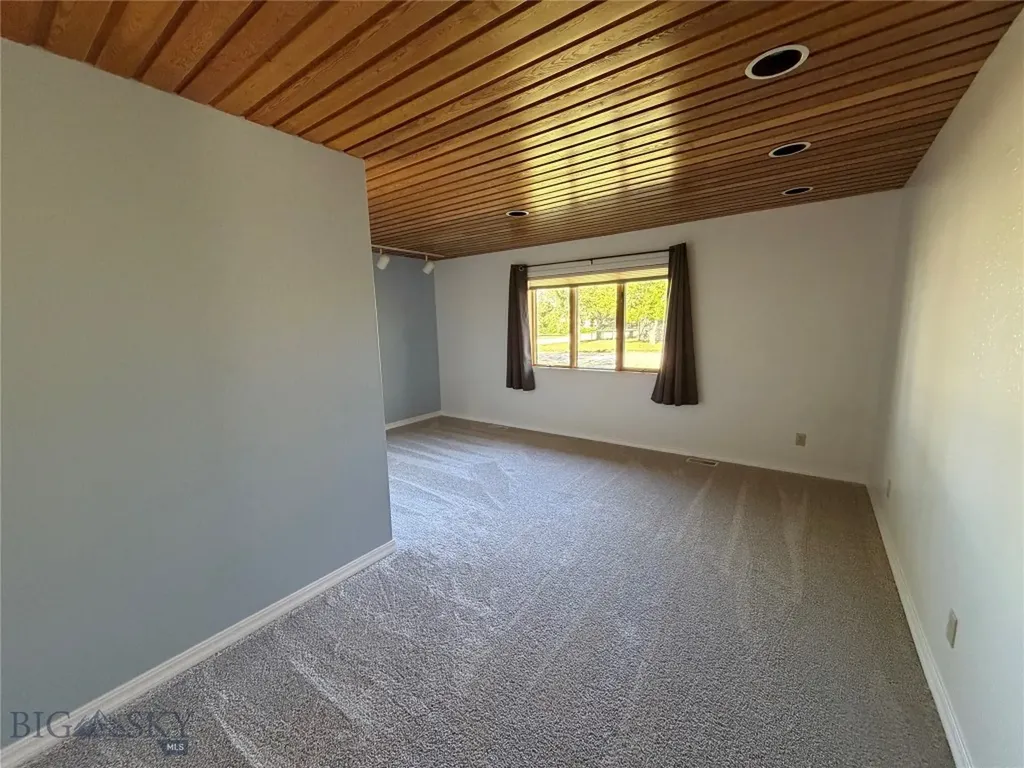 608 2nd Street Valier MT 59486