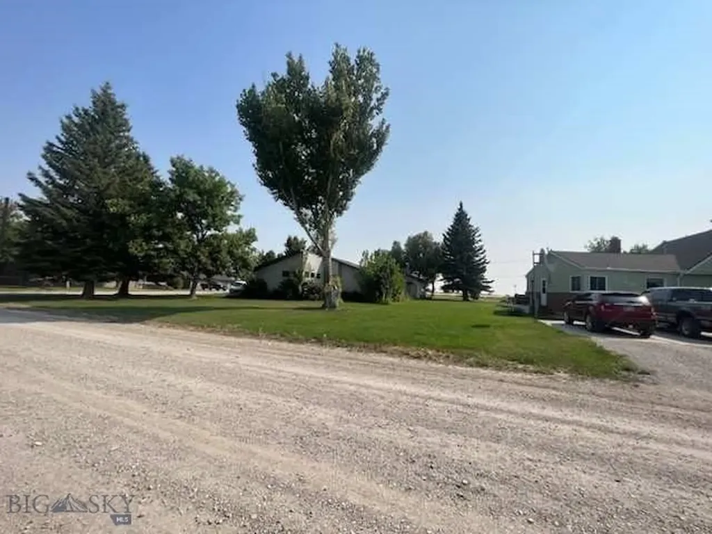 608 2nd Street Valier MT 59486