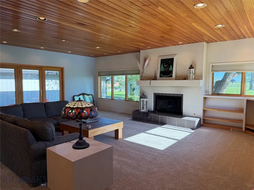 608 2nd Street Valier MT 59486
