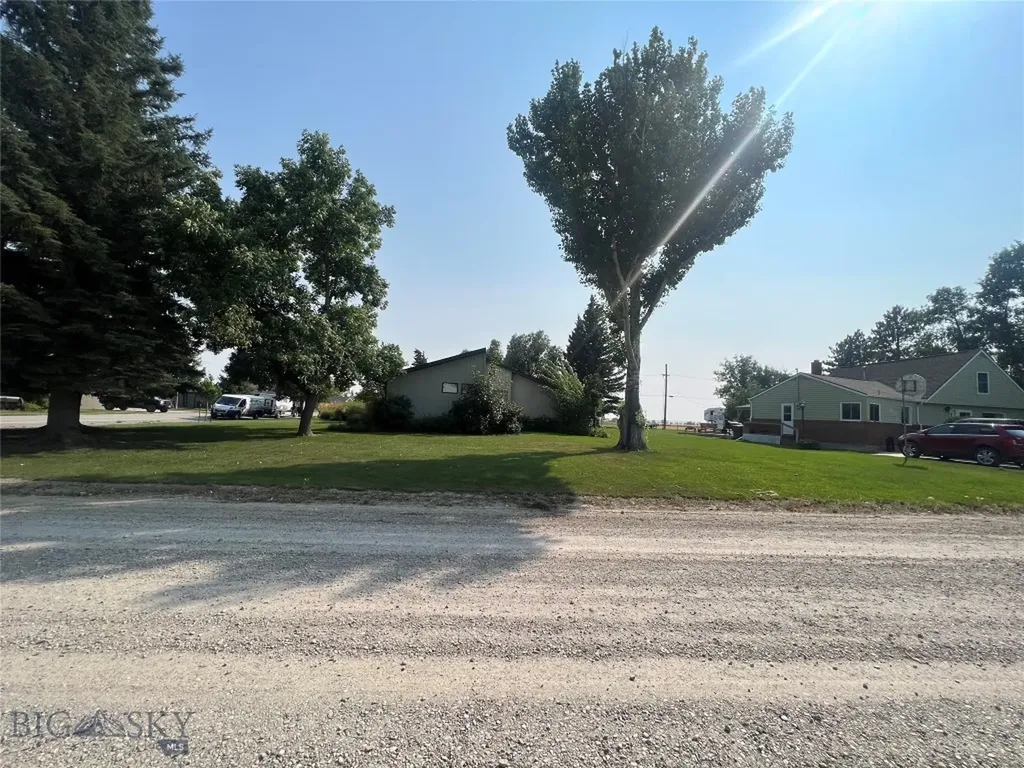608 2nd Street Valier MT 59486