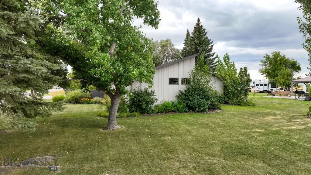 608 2nd Street Valier MT 59486