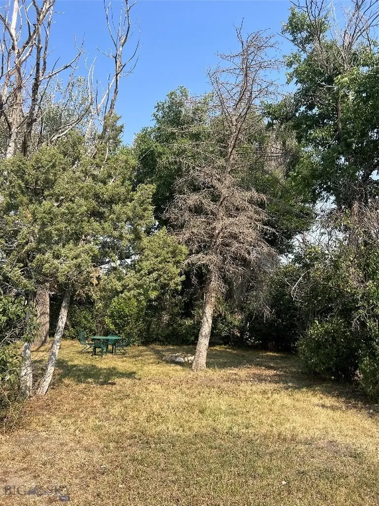 608 2nd Street Valier MT 59486