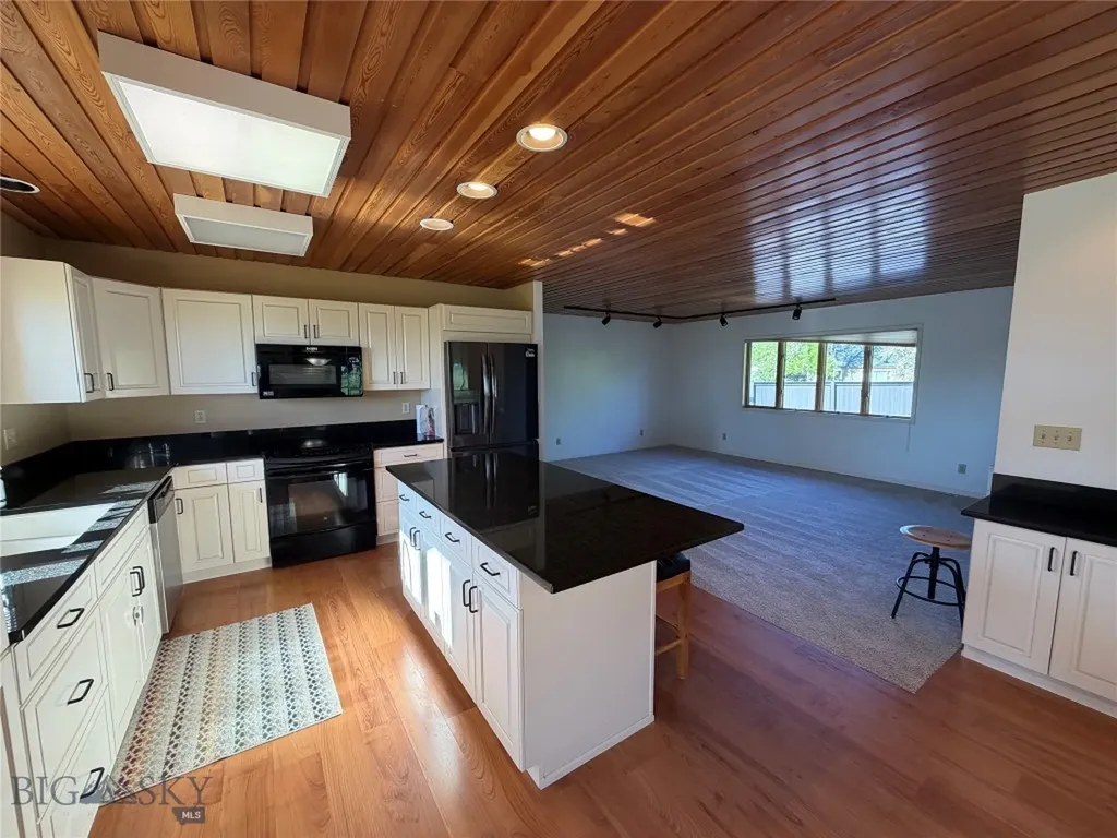 608 2nd Street Valier MT 59486