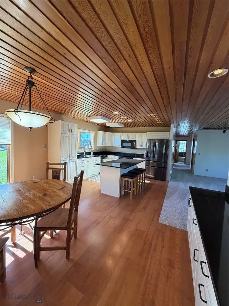 608 2nd Street Valier MT 59486