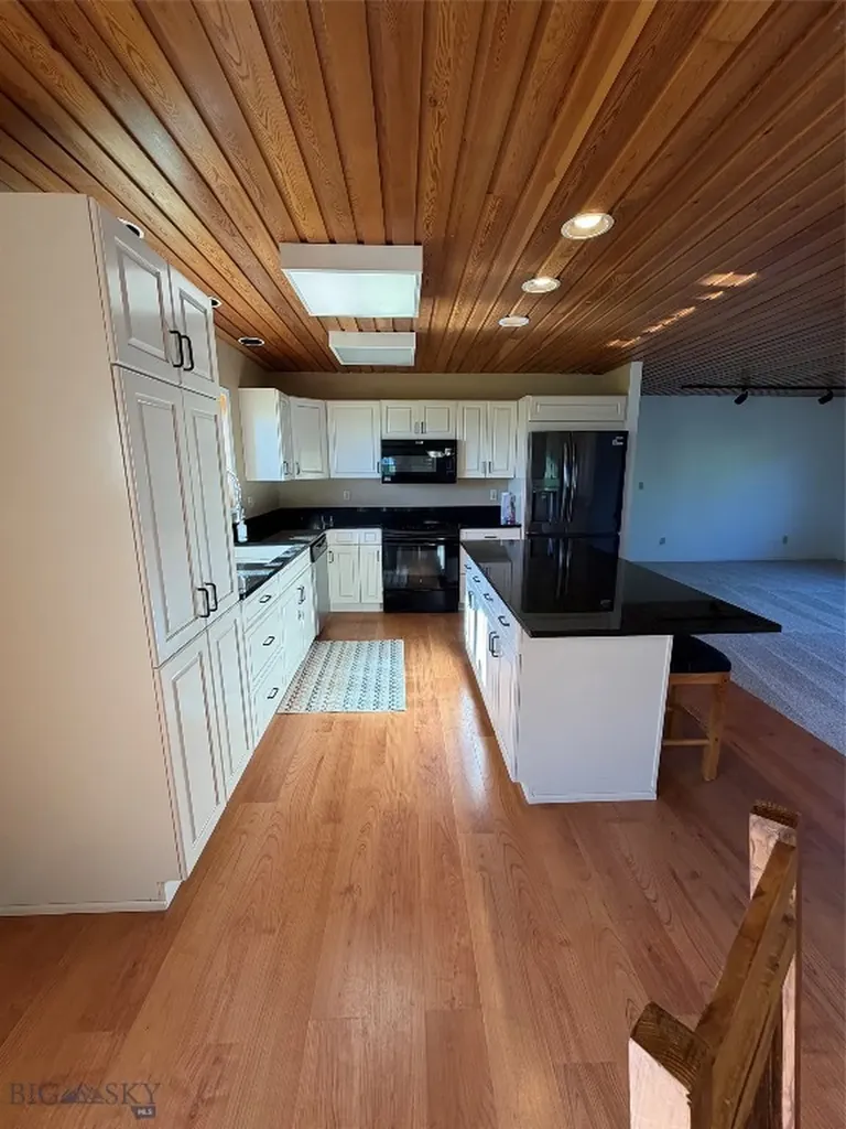 608 2nd Street Valier MT 59486