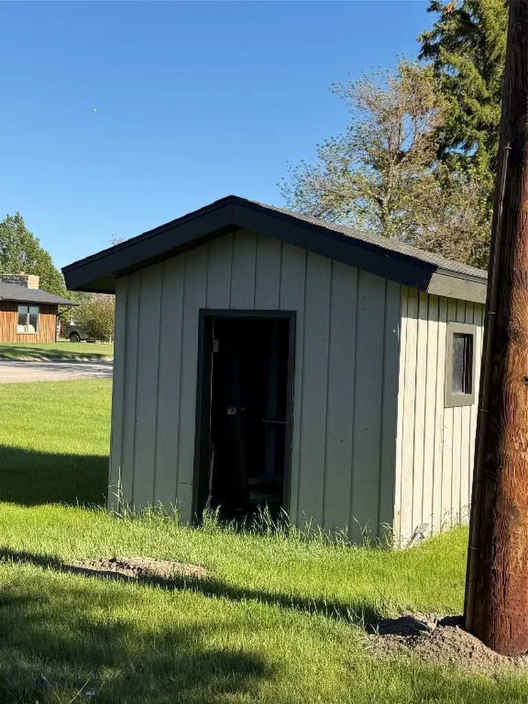 608 2nd Street Valier MT 59486
