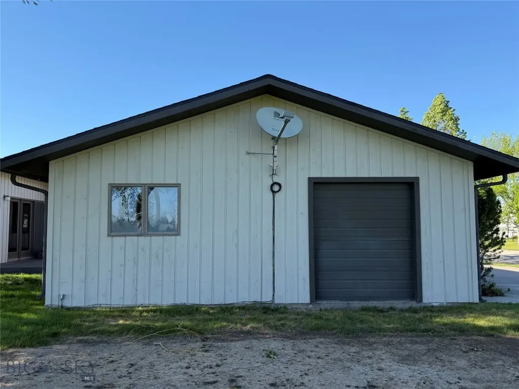 608 2nd Street Valier MT 59486