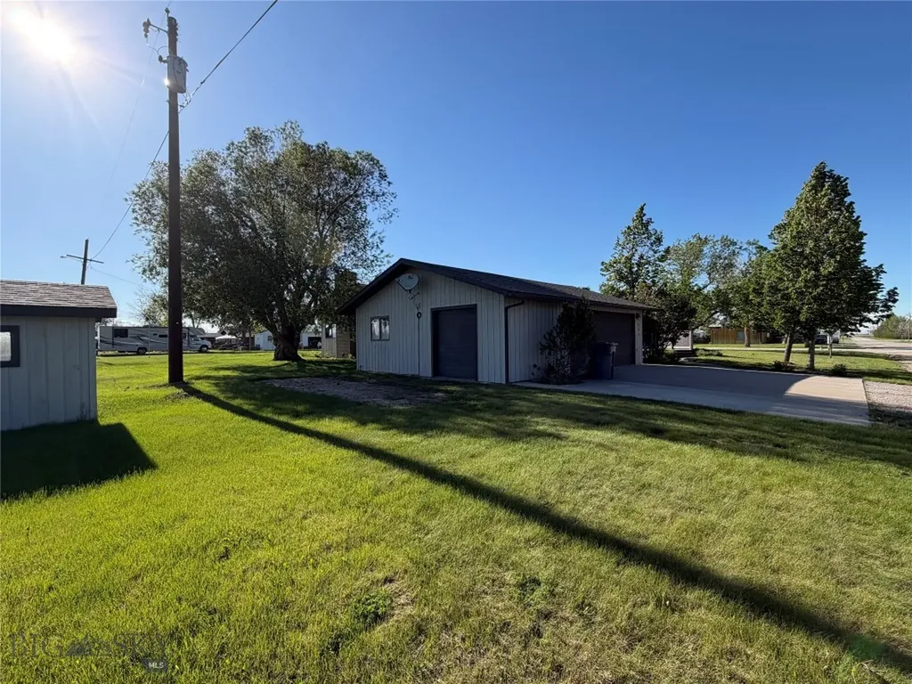 608 2nd Street Valier MT 59486