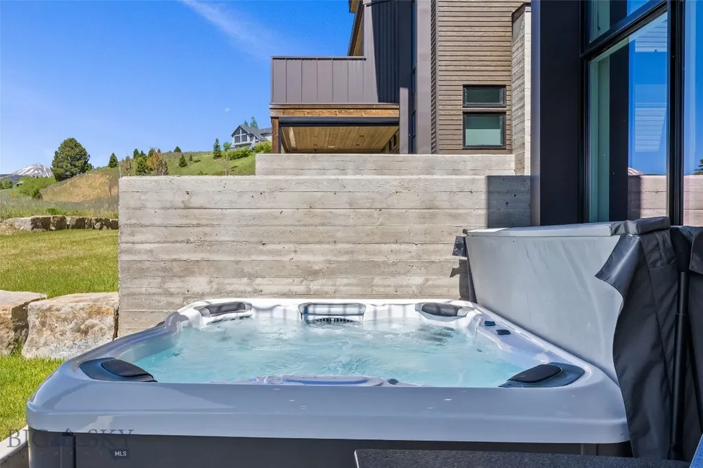 2204 Little Coyote Big Sky MT 59716
