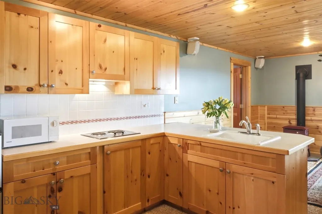 270 Brown Pony Trail Belgrade MT 59714
