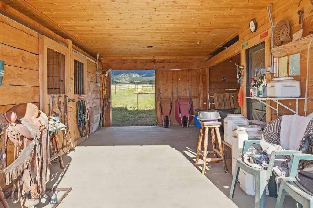 270 Brown Pony Trail Belgrade MT 59714