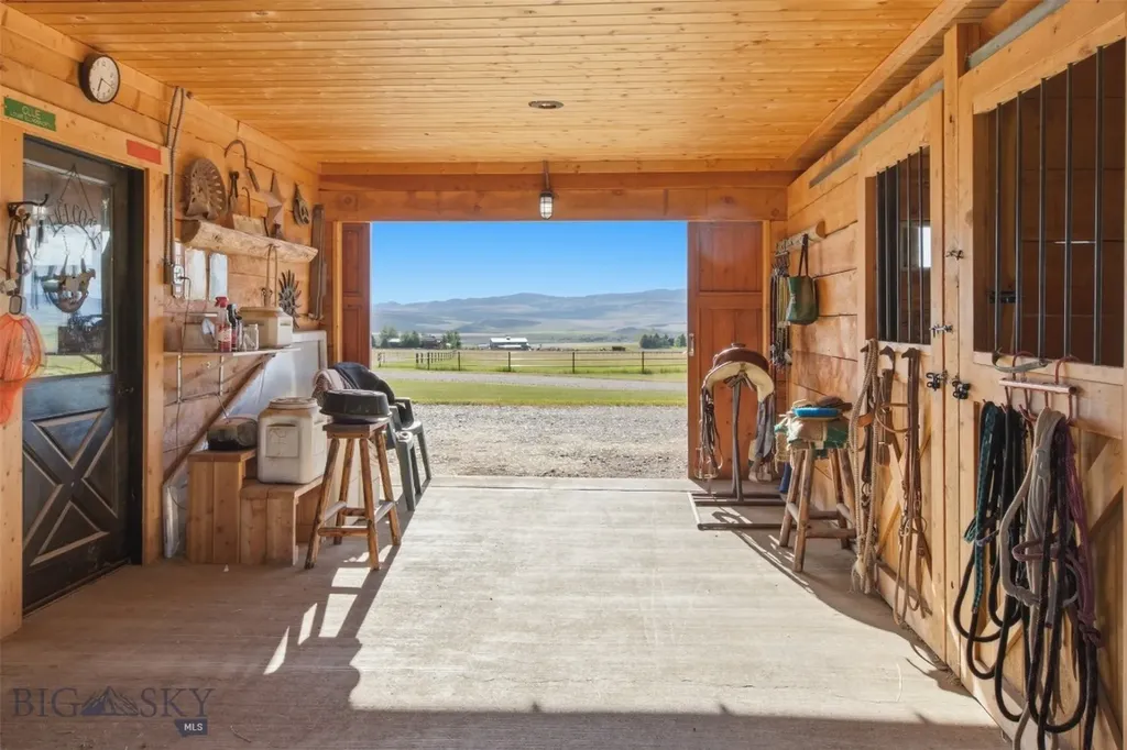 270 Brown Pony Trail Belgrade MT 59714