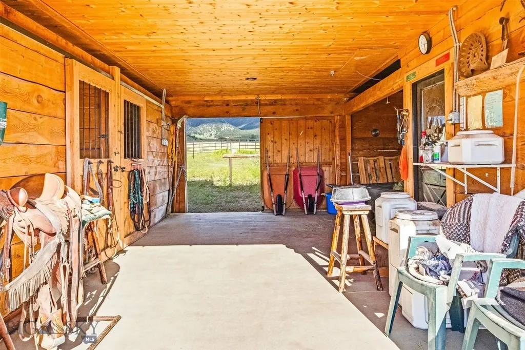 270 Brown Pony Trail Belgrade MT 59714