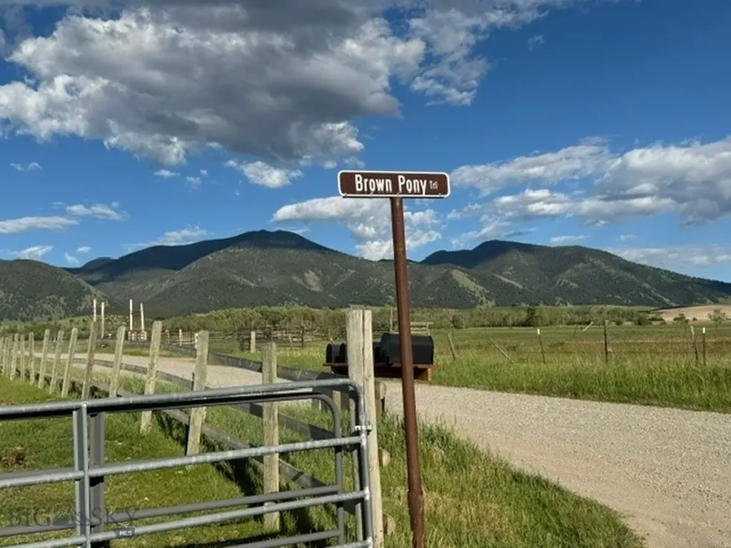 270 Brown Pony Trail Belgrade MT 59714