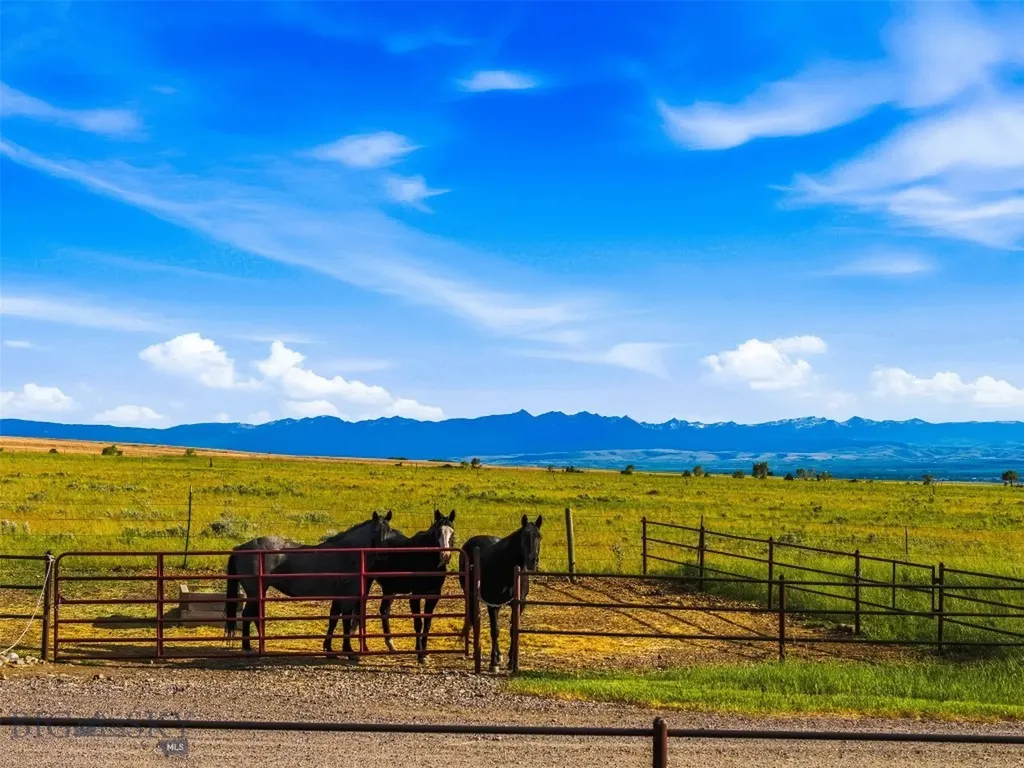 270 Brown Pony Trail Belgrade MT 59714
