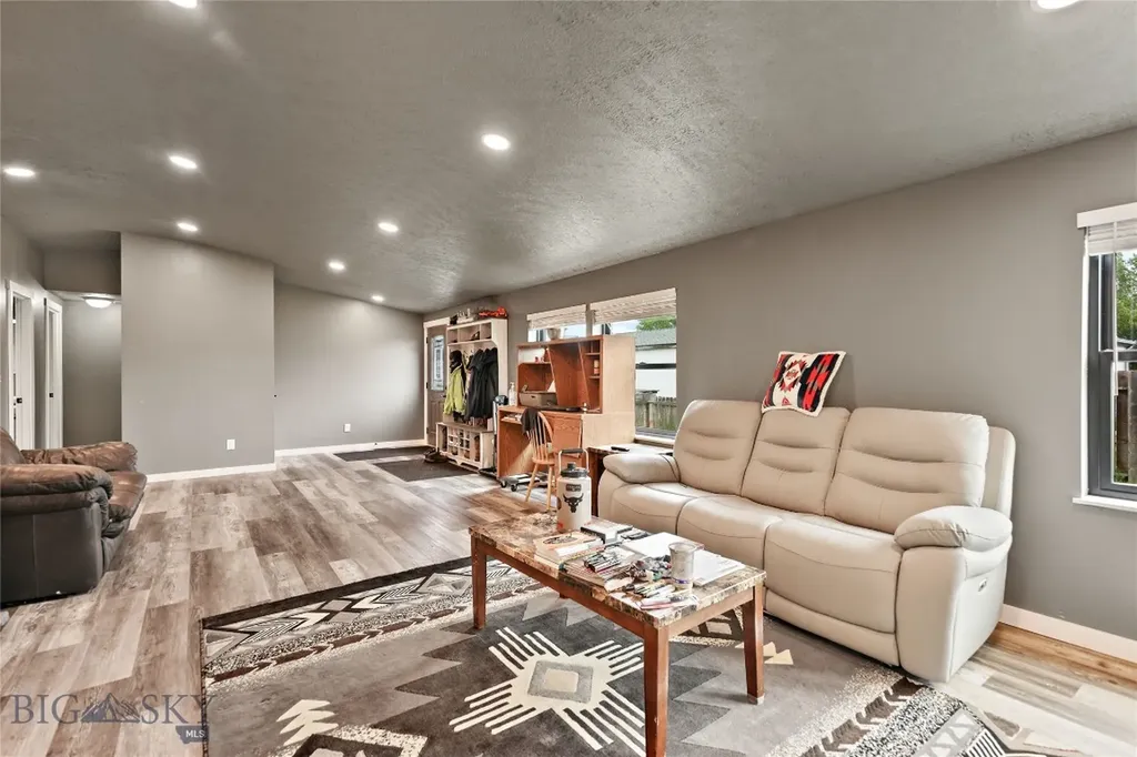 736 Cheery Drive Belgrade MT 59714