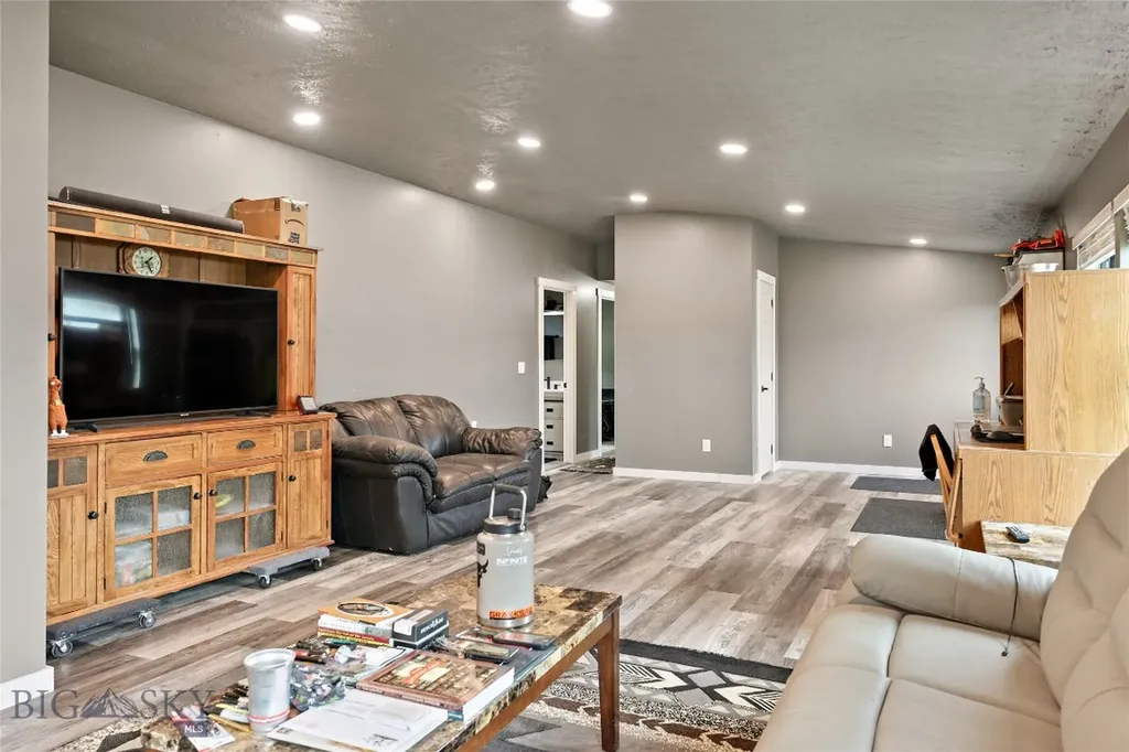 736 Cheery Drive Belgrade MT 59714