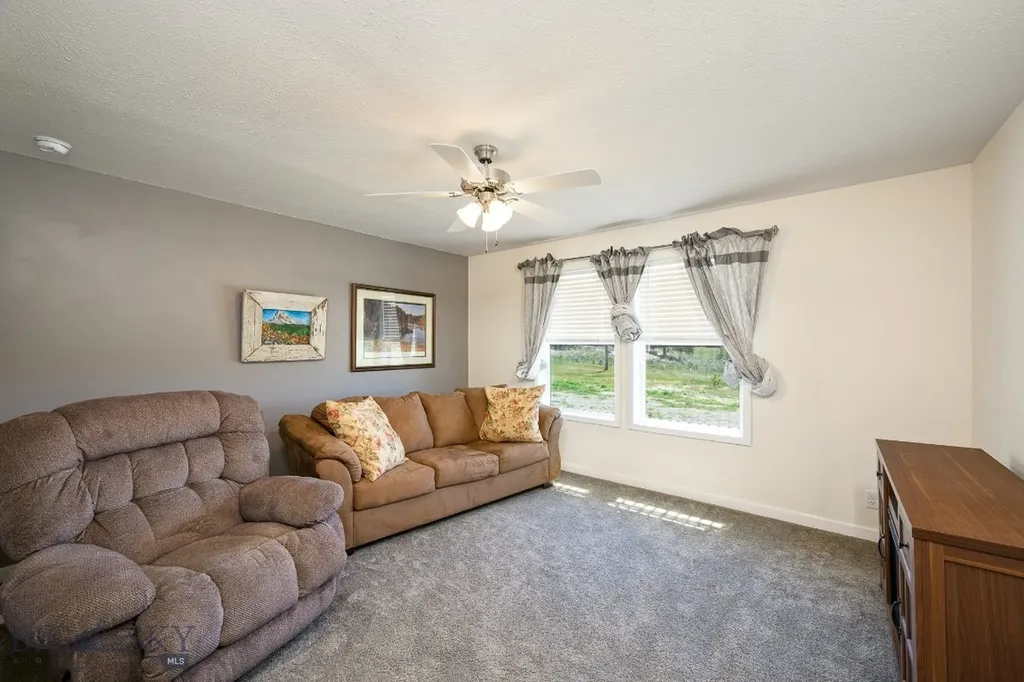 4 N Moonlight Drive Roundup MT 59072
