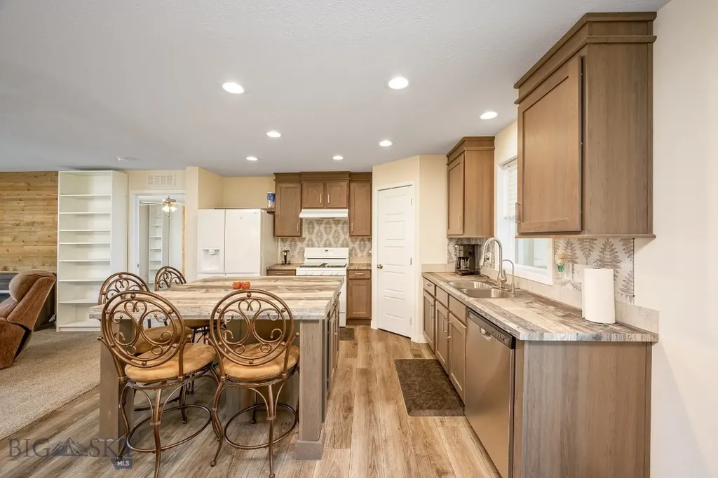 4 N Moonlight Drive Roundup MT 59072