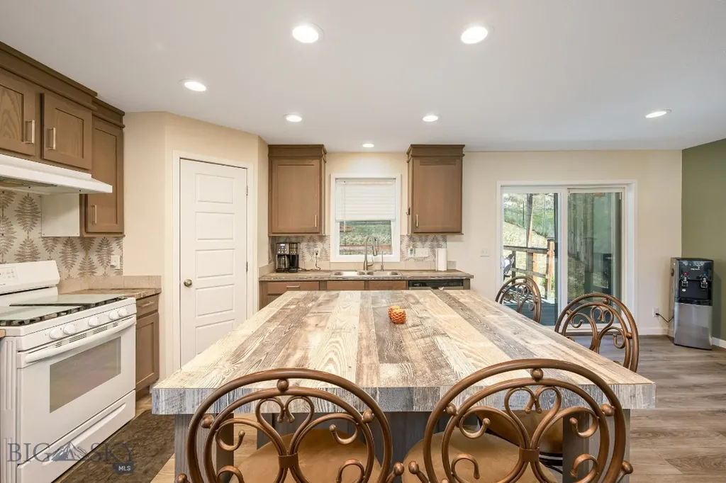4 N Moonlight Drive Roundup MT 59072