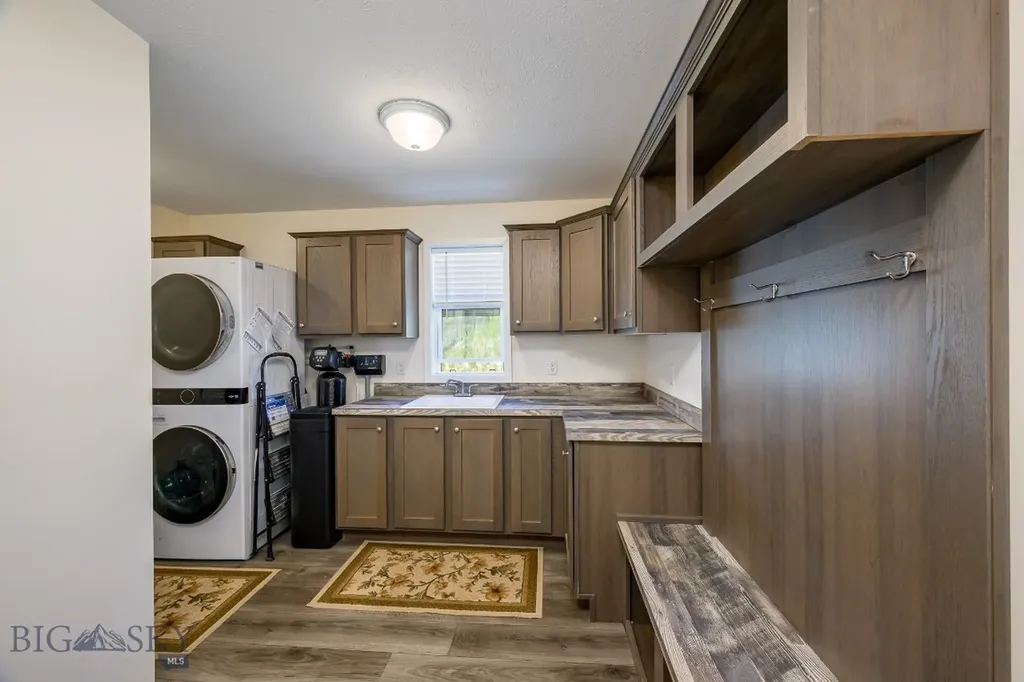 4 N Moonlight Drive Roundup MT 59072