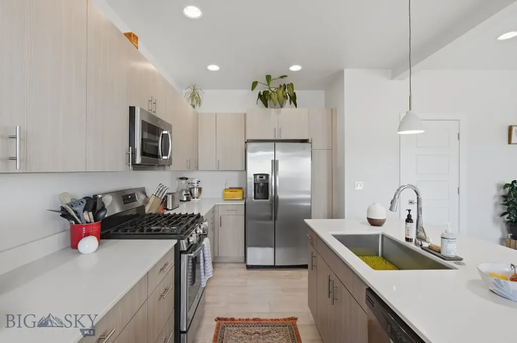 1309 Grover Belgrade MT 59714