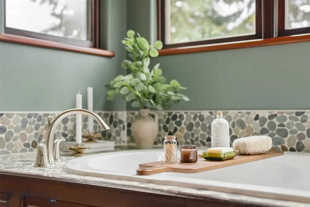 390 Hayrake Lane Bozeman MT 59715