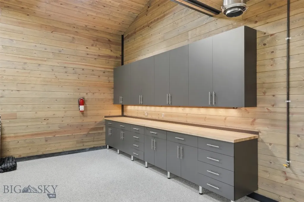 390 Hayrake Lane Bozeman MT 59715