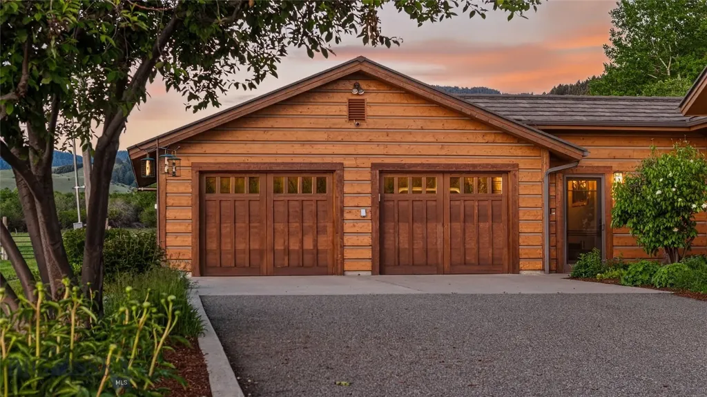 2081 Little Bear Road Gallatin Gateway MT 59730