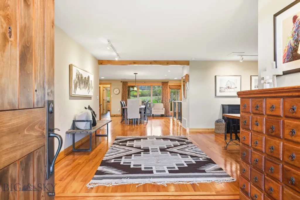 2081 Little Bear Road Gallatin Gateway MT 59730