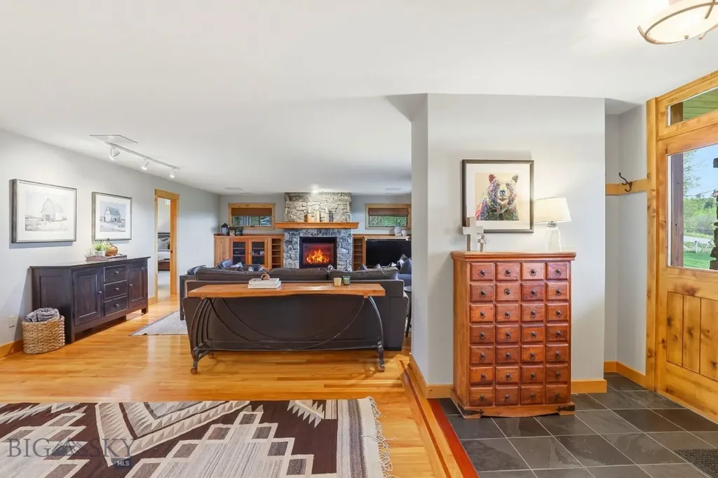2081 Little Bear Road Gallatin Gateway MT 59730