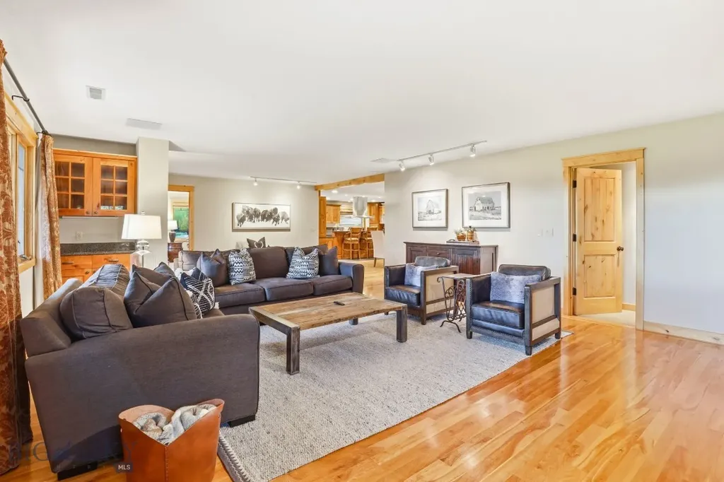 2081 Little Bear Road Gallatin Gateway MT 59730