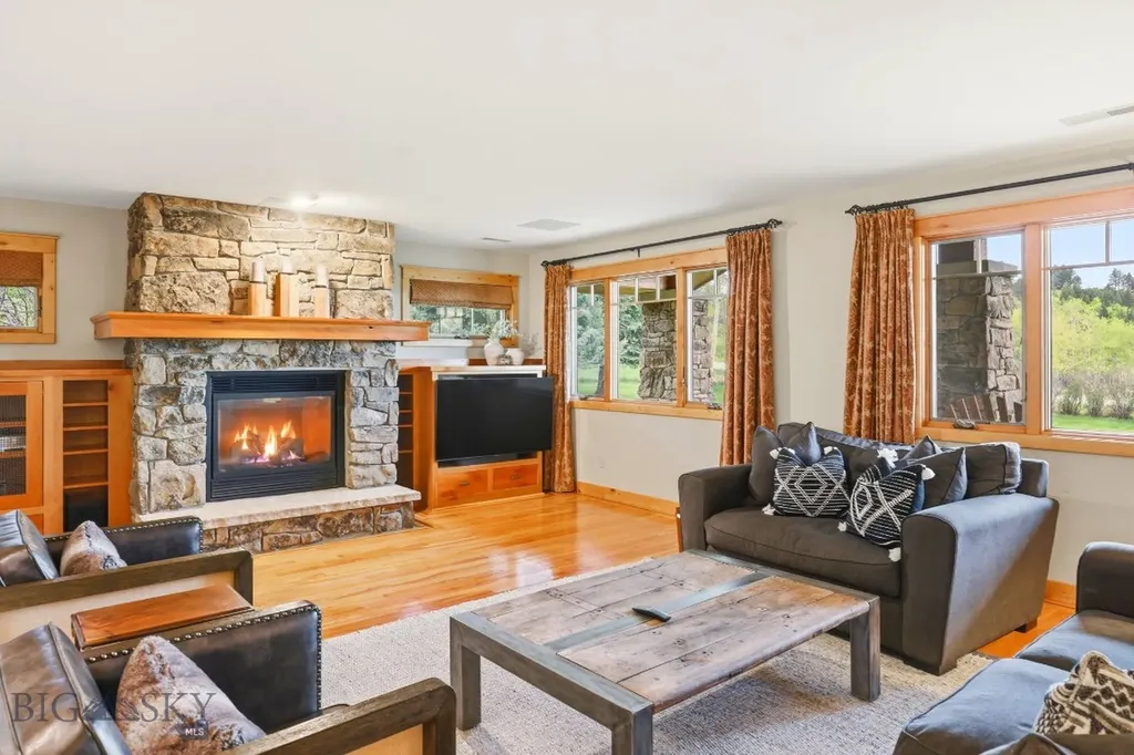 2081 Little Bear Road Gallatin Gateway MT 59730