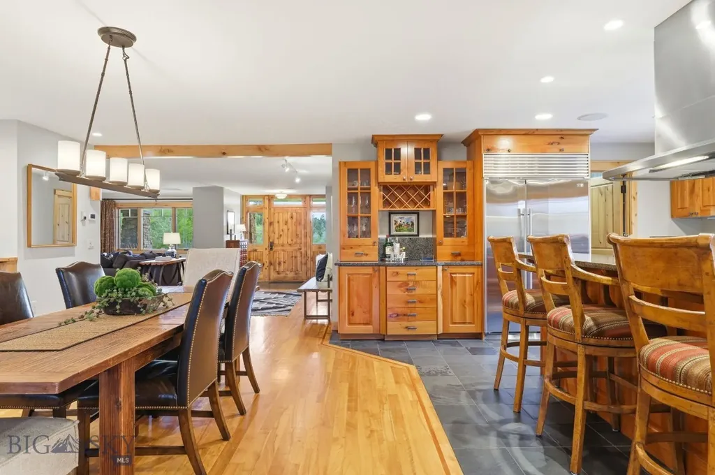 2081 Little Bear Road Gallatin Gateway MT 59730