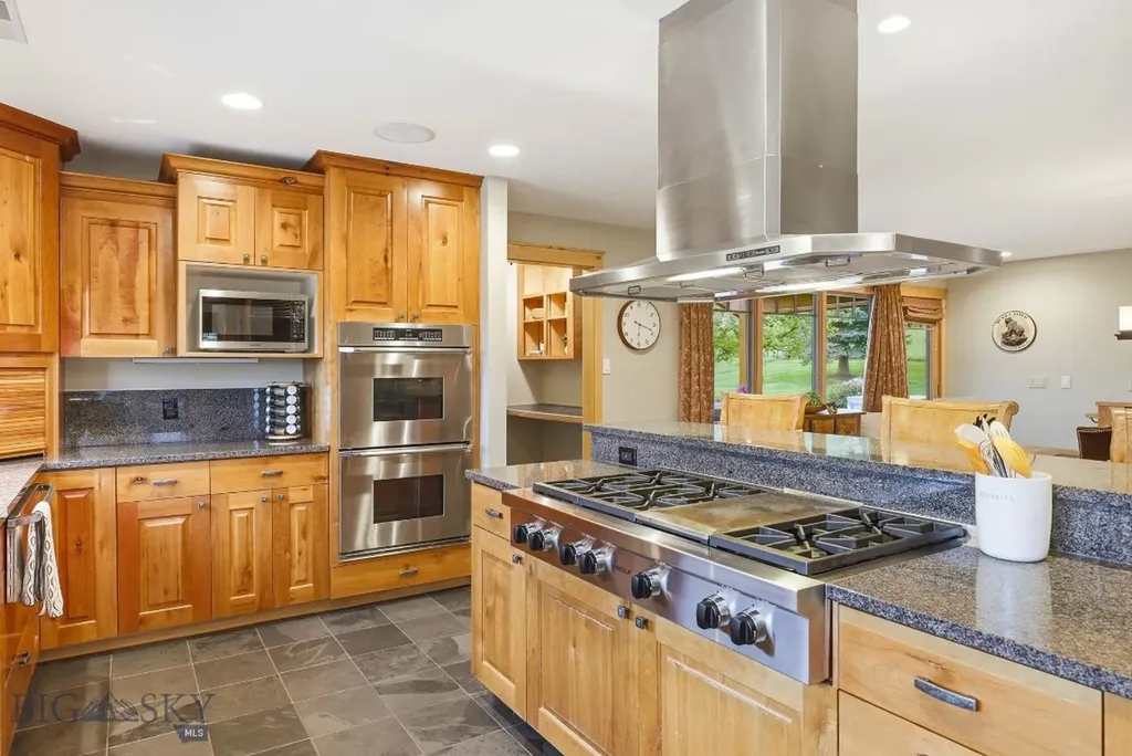 2081 Little Bear Road Gallatin Gateway MT 59730