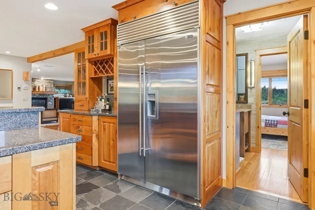 2081 Little Bear Road Gallatin Gateway MT 59730