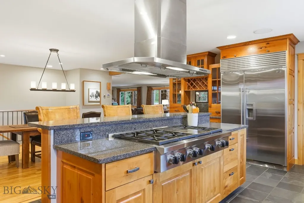 2081 Little Bear Road Gallatin Gateway MT 59730