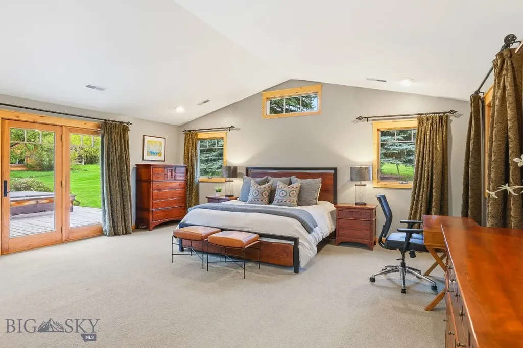 2081 Little Bear Road Gallatin Gateway MT 59730