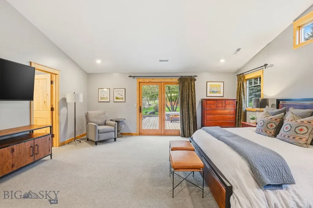 2081 Little Bear Road Gallatin Gateway MT 59730