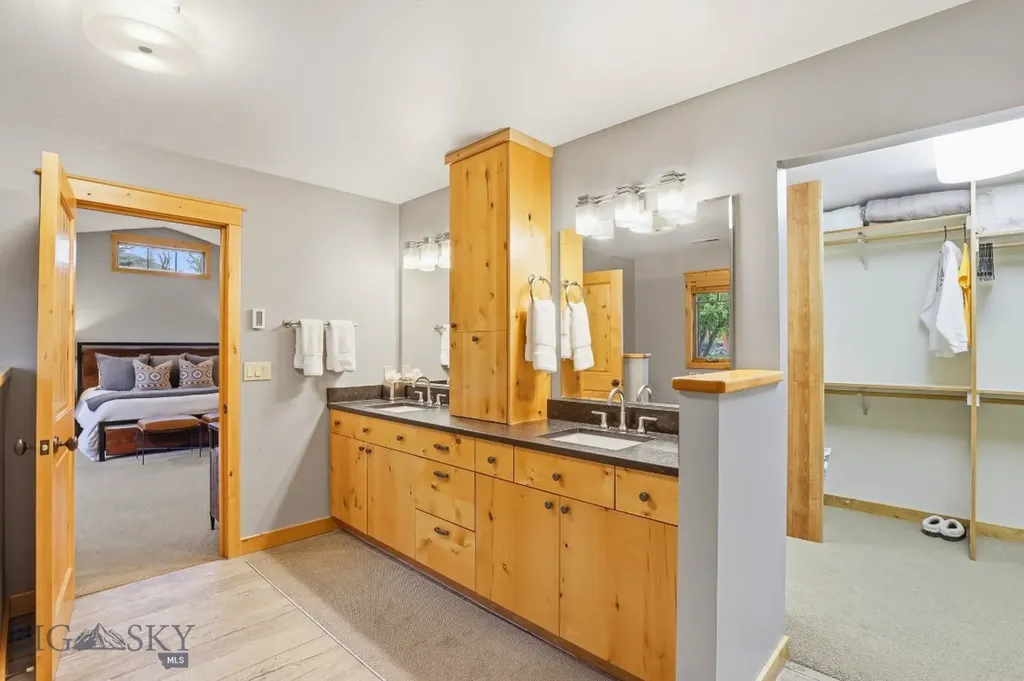 2081 Little Bear Road Gallatin Gateway MT 59730