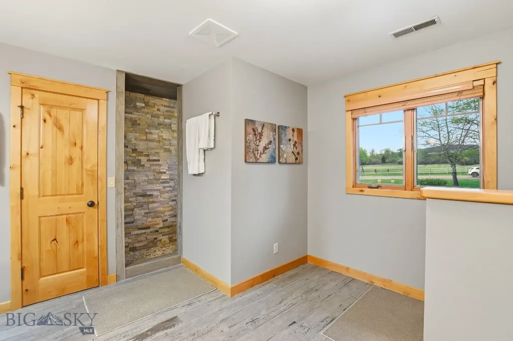 2081 Little Bear Road Gallatin Gateway MT 59730