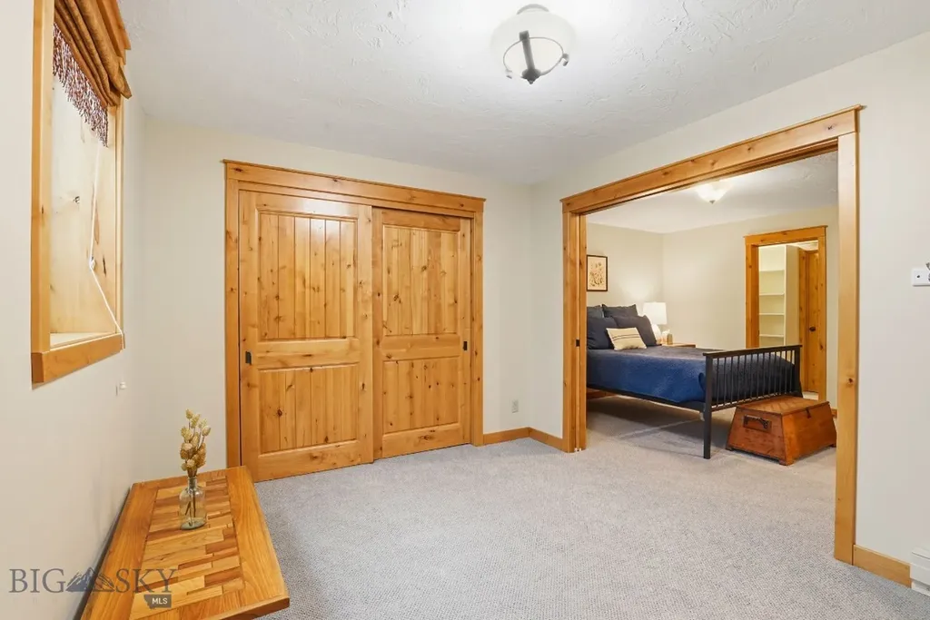 2081 Little Bear Road Gallatin Gateway MT 59730