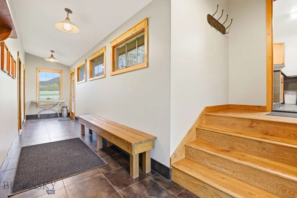 2081 Little Bear Road Gallatin Gateway MT 59730