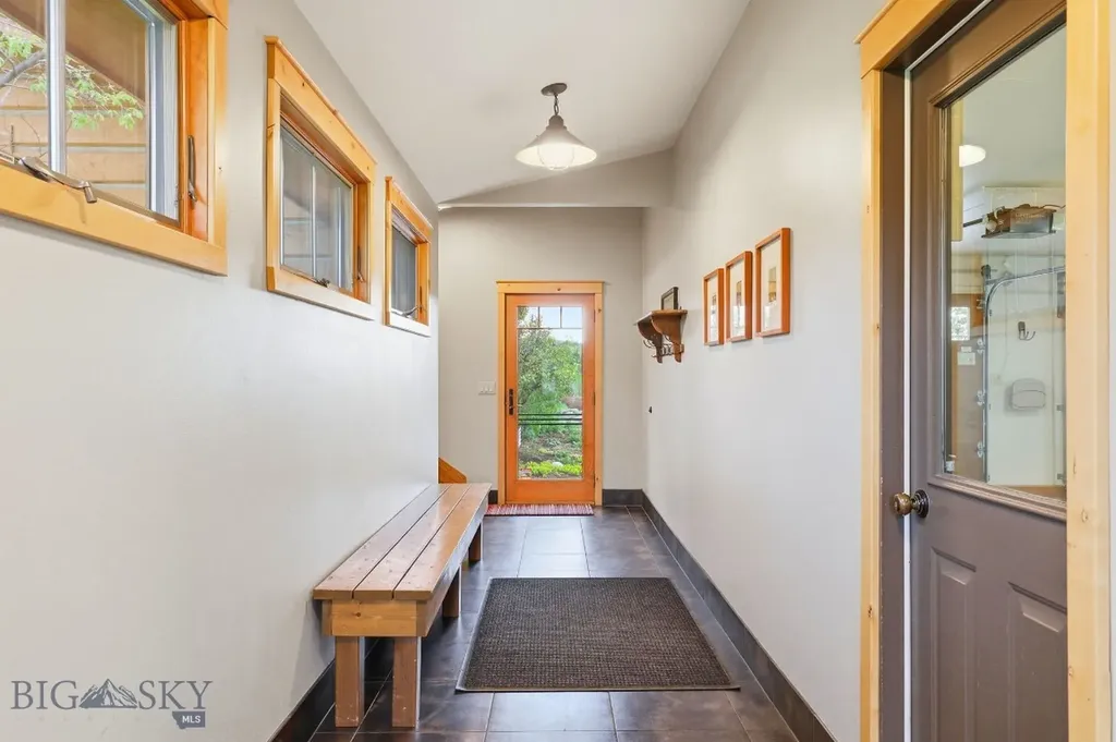 2081 Little Bear Road Gallatin Gateway MT 59730