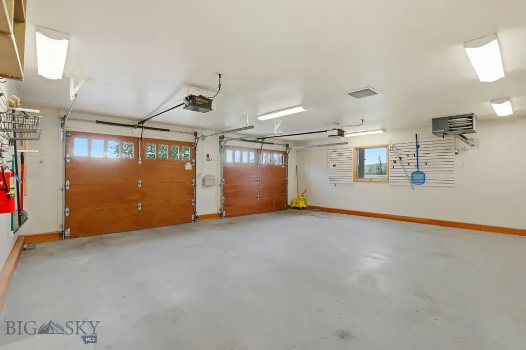 2081 Little Bear Road Gallatin Gateway MT 59730